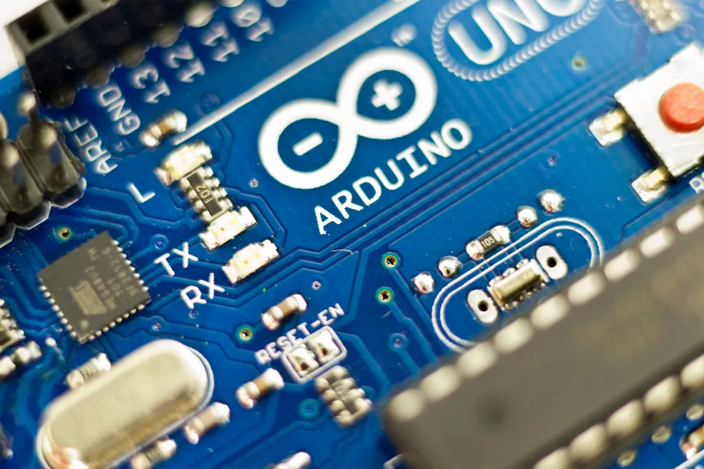 unsplash_0IZC2kYhYIo_arduino.webp